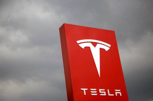 أسوأ أسبوع لتسلا منذ 2023.. صدام ماسك وترامب يهز ثقة المستثمرين