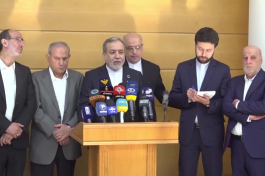 عراقجي في مطار بيروت: نؤكد دعمنا لوحدة لبنان وسيادته في وجه الاحتلال والتدخلات