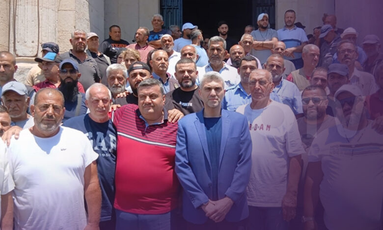 وقفة احتجاجية أمام بلدية طرابلس دعمًا لحقوق العمال والموظفين