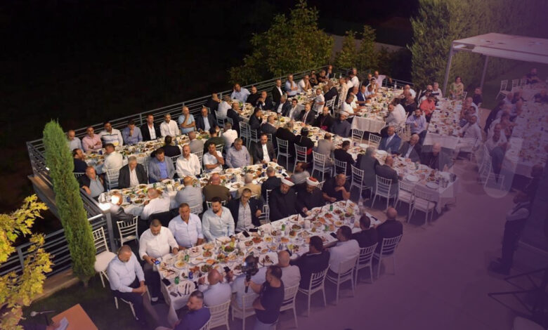 إبراهيم الرامي يجمع المرجعيات الروحية والسياسية في تربل: دعوات إلى الوحدة وبناء الدولة