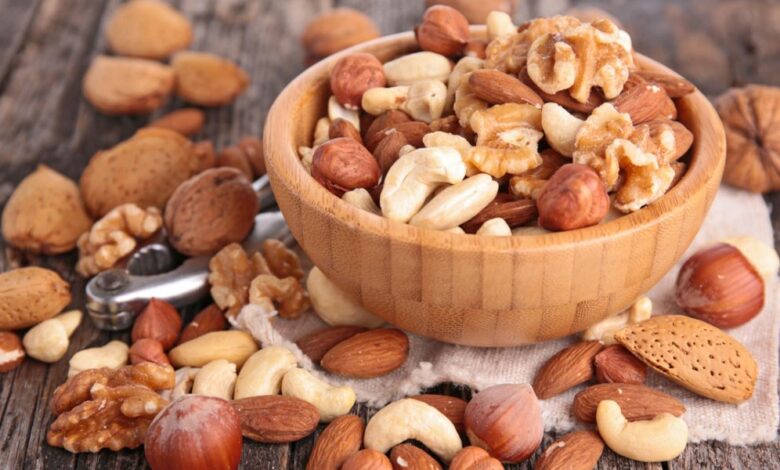 أيهما الافضل للصحة: المكسرات النيئة أم المحمصة؟