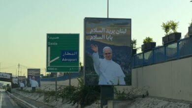 البابا لاون الرابع عشر يصل بيروت في زيارة تاريخية إلى لبنان