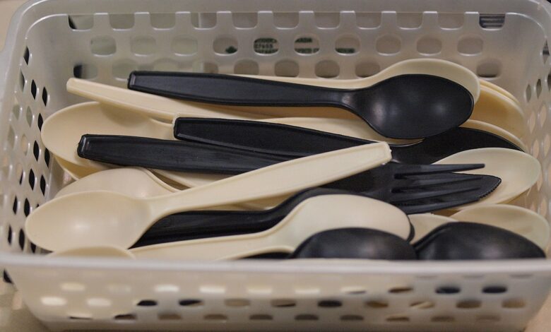 تطوير مادة بلاستيكية مصنوعة من النباتات تتحلل ذاتياً