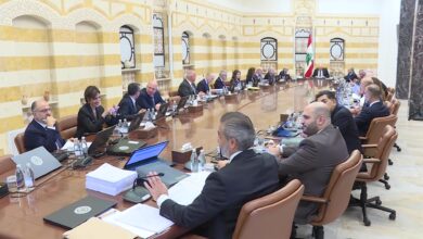 جلسة الحكومة.. اقتراح بتجميد تطبيق خطة حصر السلاح واقرار تصويت المغتربين لـ 128 نائباً