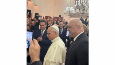 “أزمة نتنياهو تتفاقم: طلب عفوٍ يفتح الباب لمطالباتٍ بالاستقالة والاعتراف بالذنب”