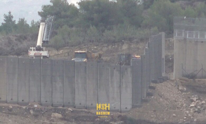 مراسل المنار يوثق بناء الاحتلال جدار اسمنتي في محيط موقع حدب يارون وخرقه للخط الأزرق
