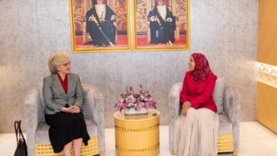 وزيرة التربية اللبنانية في سلطنة عمان لتعزيز التعاون التربوي