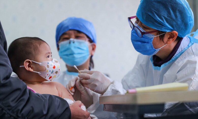 الكشف عن معلومات جديدة بشأن “وفيّات الأطفال” جراء لقاحات كورونا