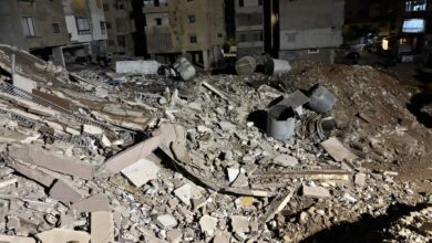 انهيار المبنى المتضرر في حارة حريك بعد انتهاء عمليات الاطفاء ولا اصابات