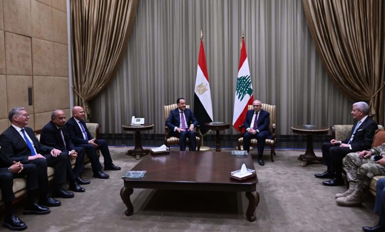 رئيس الوزراء المصري في بيروت ويلتقي الرؤساء الثلاثة اليوم