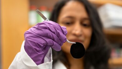 كأنك تنظر إلى “ثقب أسود”.. قماش قد يكون أكثر مادة فائقة السواد على الإطلاق