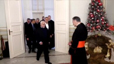 وفد من حزب الله يزور الراعي مهنئاً بالأعياد