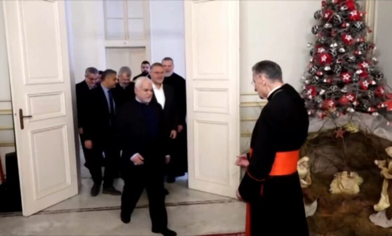 وفد من حزب الله يزور الراعي مهنئاً بالأعياد