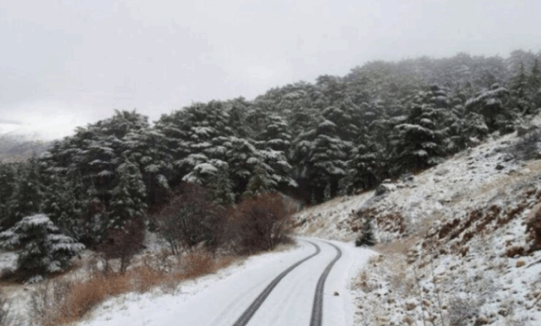 الطرق الجبلية المقطوعة جراء تراكم الثلوج