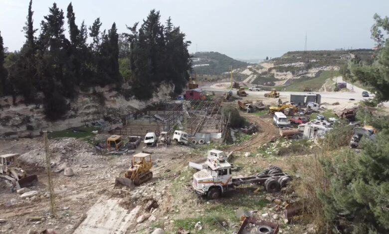 تقرير مصور | دمار هائل جراء غارات الاحتلال على معرض الجرافات والاليات في الزهراني