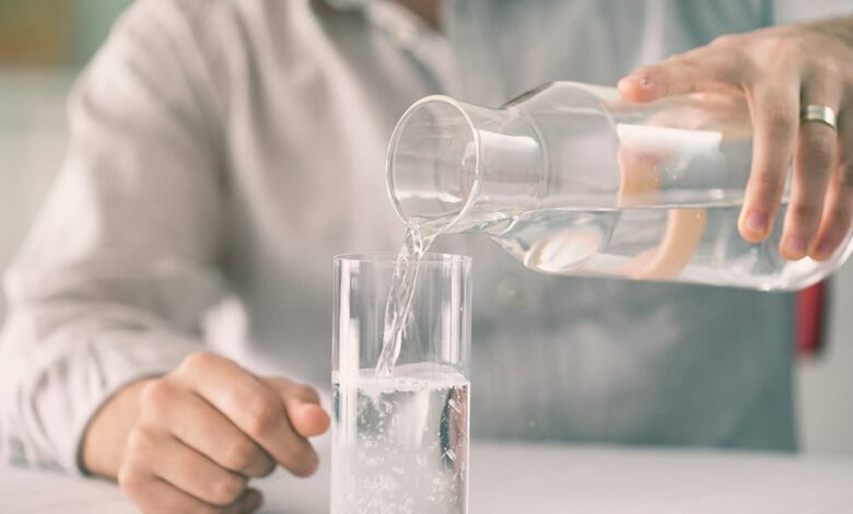 خرافة “ثمانية أكواب يوميا”.. كم من الماء يحتاج جسمك فعليا؟