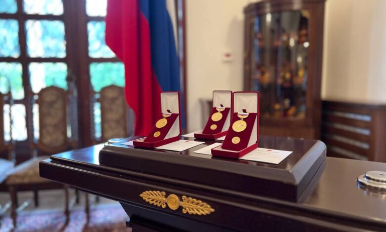 سفارة روسيا في لبنان تضيء شُعلة التعاون: تكريم أبناء الجالية ووسام شرف للوحدة الثقافية