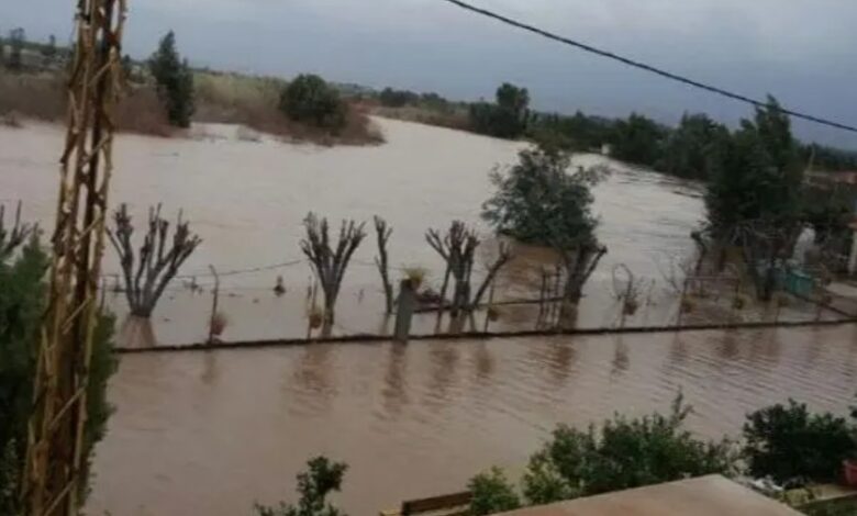 فيضانات النهر الكبير تغمر بلدات سهل عكّار وتلحق أضرارًا مادية