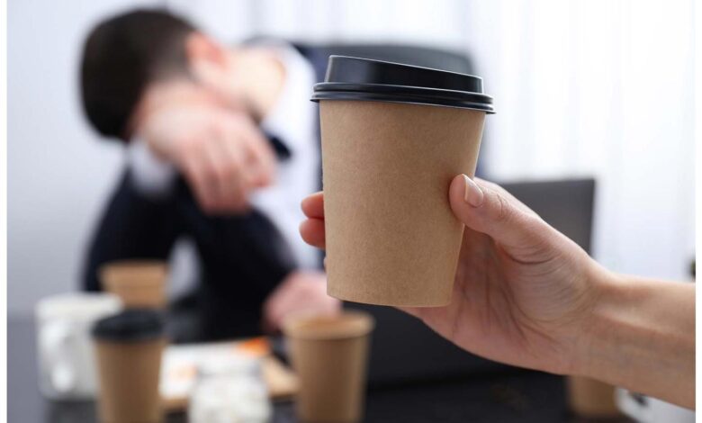 ماذا يحدث للجسم عند قطع الكافيين فجأة؟