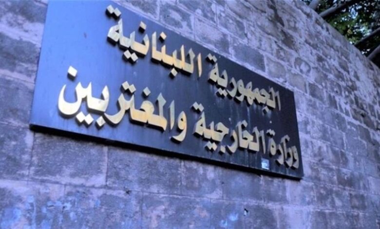 وزير الخارجية يتابع حادث سير للحجاج قرب الحدود الأردنية ويوجه بالتحقق من وجود لبنانيين