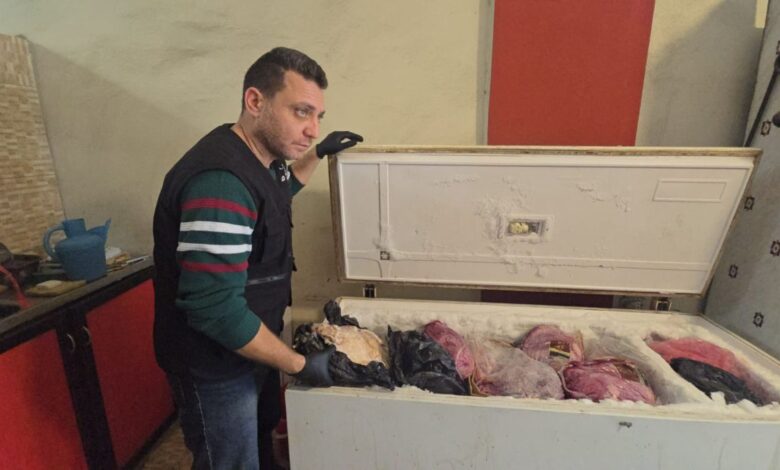 ضبط مستودع لحوم فاسدة في صور وإقفاله بالشمع الأحمر