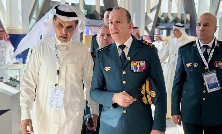 قائد الجيش زار السعودية واطلع على أحدث التقنيات في مجال صناعة الدفاع والأمن والتقى