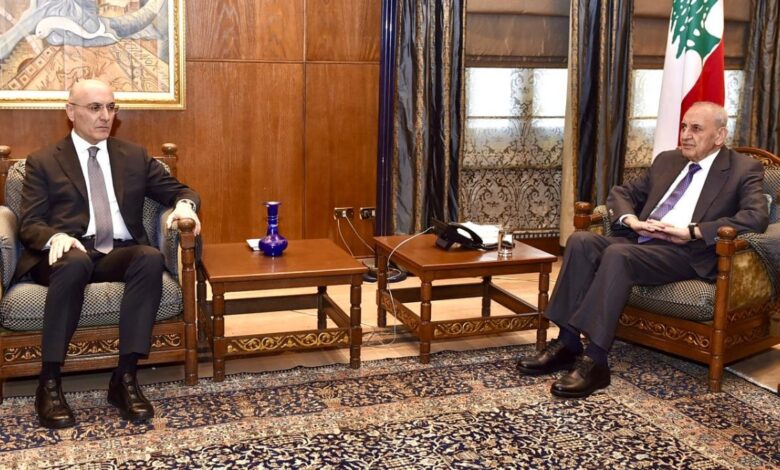 الرئيس بري تابع المستجدات وملف النازحين مع وزير الداخلية