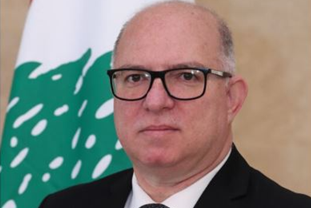 وزير النفط العراقي: اتصالات مكثفة مع طهران لتأمين عبور ناقلاتنا مضيق هرمز