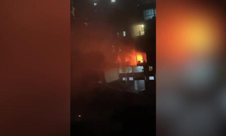 بالفيديو | عدوان جوي إسرائيلي يستهدف شقة بمبنى سكني في بلدة بشامون بمحافظة جبل لبنان