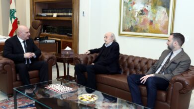 جنبلاط بعد لقائه عون: التفاوض مشروع عالميا إذا كان مبنيا على أسس معروفة