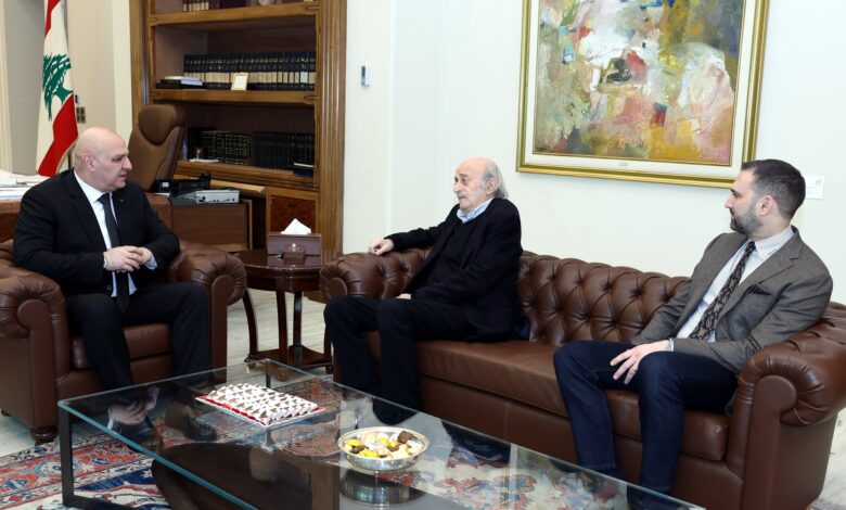 جنبلاط بعد لقائه عون: التفاوض مشروع عالميا إذا كان مبنيا على أسس معروفة