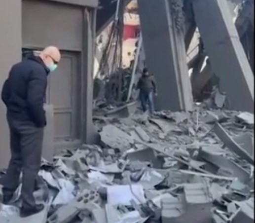 مدير قناة المنار الحاج إبراهيم فرحات يتفقد مبنى القناة بعد الاعتداء