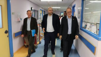 ناصر الدين يطلع على سير العمل في مركز طوارئ الصحة ويجول على مستشفيات الحريري والزهراء والجامعة الأميركية