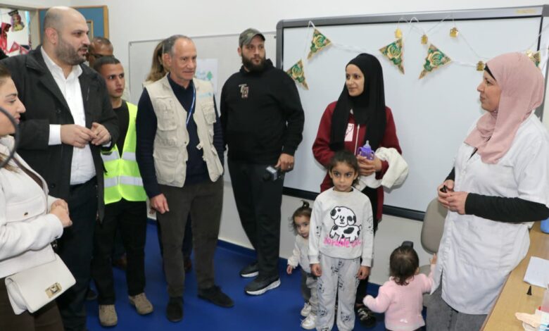 وزير الصحة جال على مراكز إيواء النازحين وأعلن ربطها بمراكز الرعاية لتأمين الخدمات الصحية: الدواء متوفر للجميع