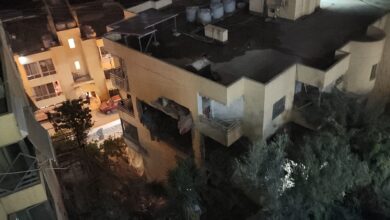 استهداف العدو لشقة في منطقة تلال عين سعادة