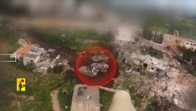 بالفيديو | المقاومة تستهدف ناقلة جند إسرائيلية في القنطرة بمحلقة انقضاضية