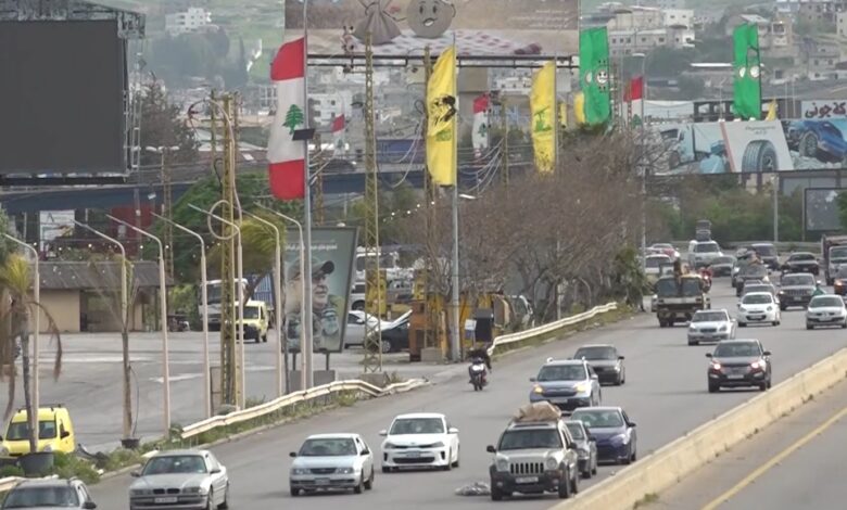 تقرير مصور | عودةٌ مكلّلة بالصمود… قوافل الأهالي تعود إلى قرى الجنوب لتتفقد منازلها رغم الوجع والدمار