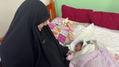 رغم قسوة الظروف، يواصل النازحون صمودهم وتمسكهم بالأمل بعودة قريبة إلى ديارهم بفعل ضربات المقاومين.