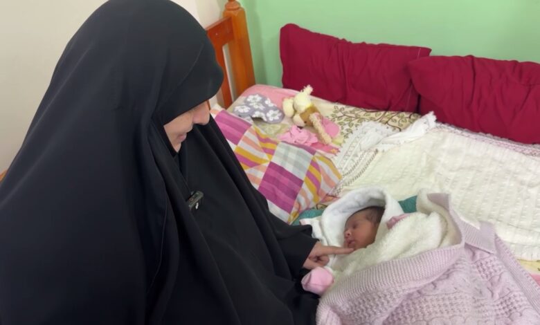 رغم قسوة الظروف، يواصل النازحون صمودهم وتمسكهم بالأمل بعودة قريبة إلى ديارهم بفعل ضربات المقاومين.