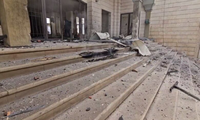 سحمر: شهيدان و11 جريحاً جراء استهداف مسجد أهل البيت خلال صلاة الجمعة