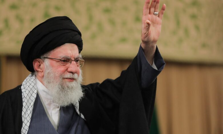 مراسلنا حسن خليفة ينقل لنا المشهد من سفارة الجمهورية الاسلامية الايرانية في بيروت