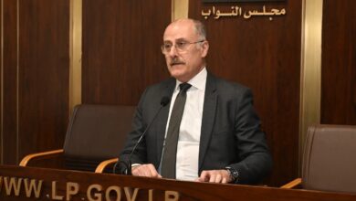 النائب عبدالله يوجه سؤالاً للحكومة بشأن التقصير في دعم البلديات المتضررة من النزوح جراء العدوان الإسرائيلي