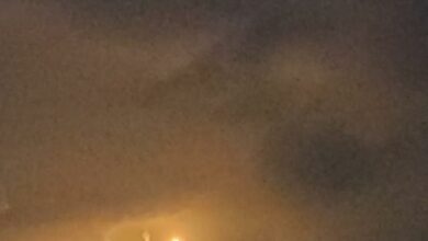 بالفيديو | العدو الاسرائيلي يلقي قنابل مضيئة فوق جبل علي الطاهر