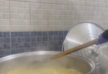 تستمر الهيئات النسائية و جمعية الامداد بتقديم الطعام و المواد الغذائية للوافدين الى قطاع المتن الشمالي