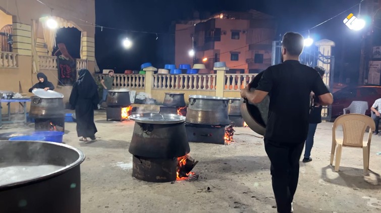 تقرير مصور | الهريسة العاشورائية… تقليدٌ متجذّر في الجنوب يجسّد روح العطاء والوفاء للإمام الحسين (ع)