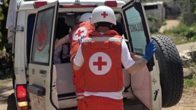 الصليب الأحمر بمؤازرة قوة من الجيش اللبناني يسحب جثمان الشاب شادي الدرويش على طريق المنصوري – البياضة صباح اليوم