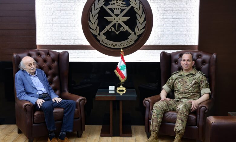 جنبلاط بعد لقائه قائد الجيش: تعزيز الوحدة الوطنية والتضامن الداخلي في هذه المرحلة الدقيقة